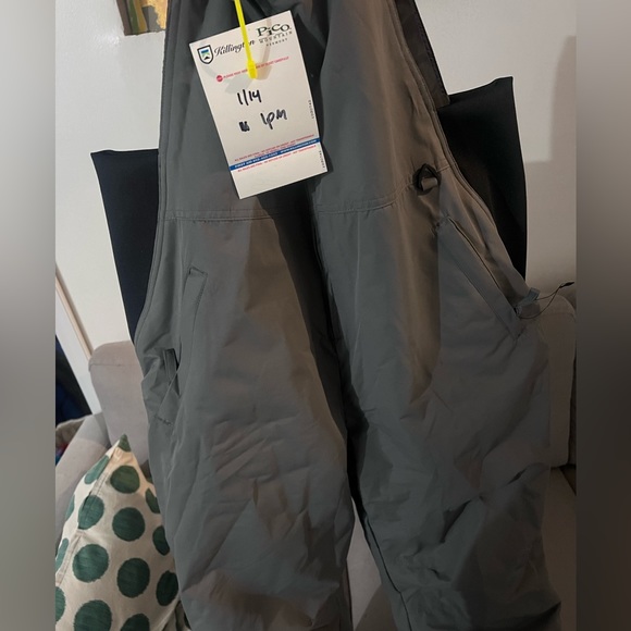 Ski suit only wore once - Picture 1 of 3